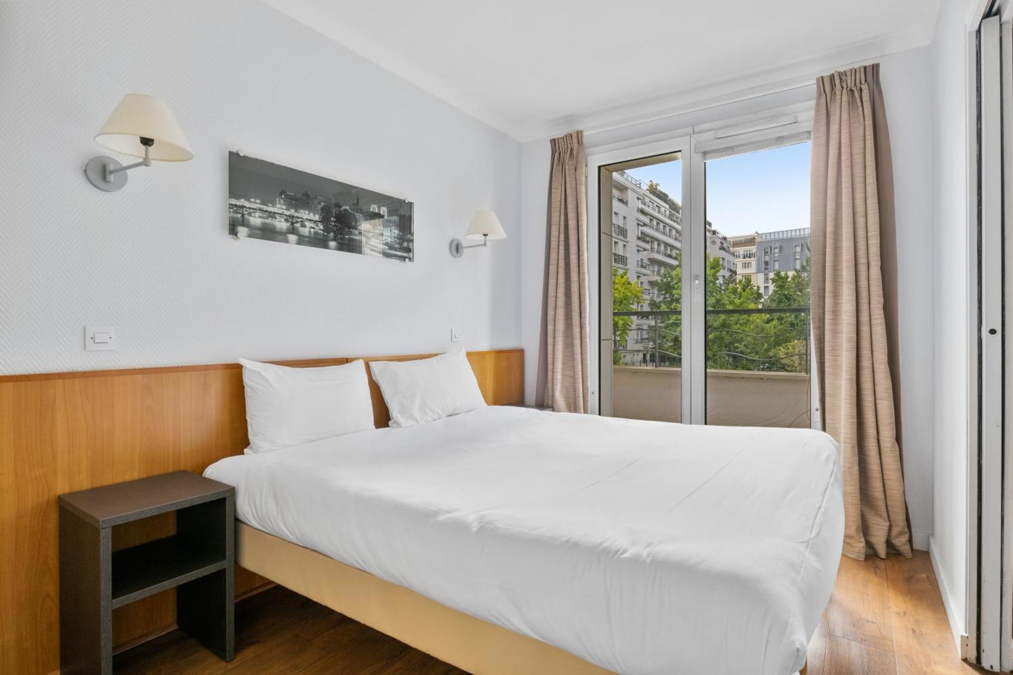 Grand Appartement Avec Balcon - Proche Parc Des Expo - Parking Privee Issy-les-Moulineaux Buitenkant foto
