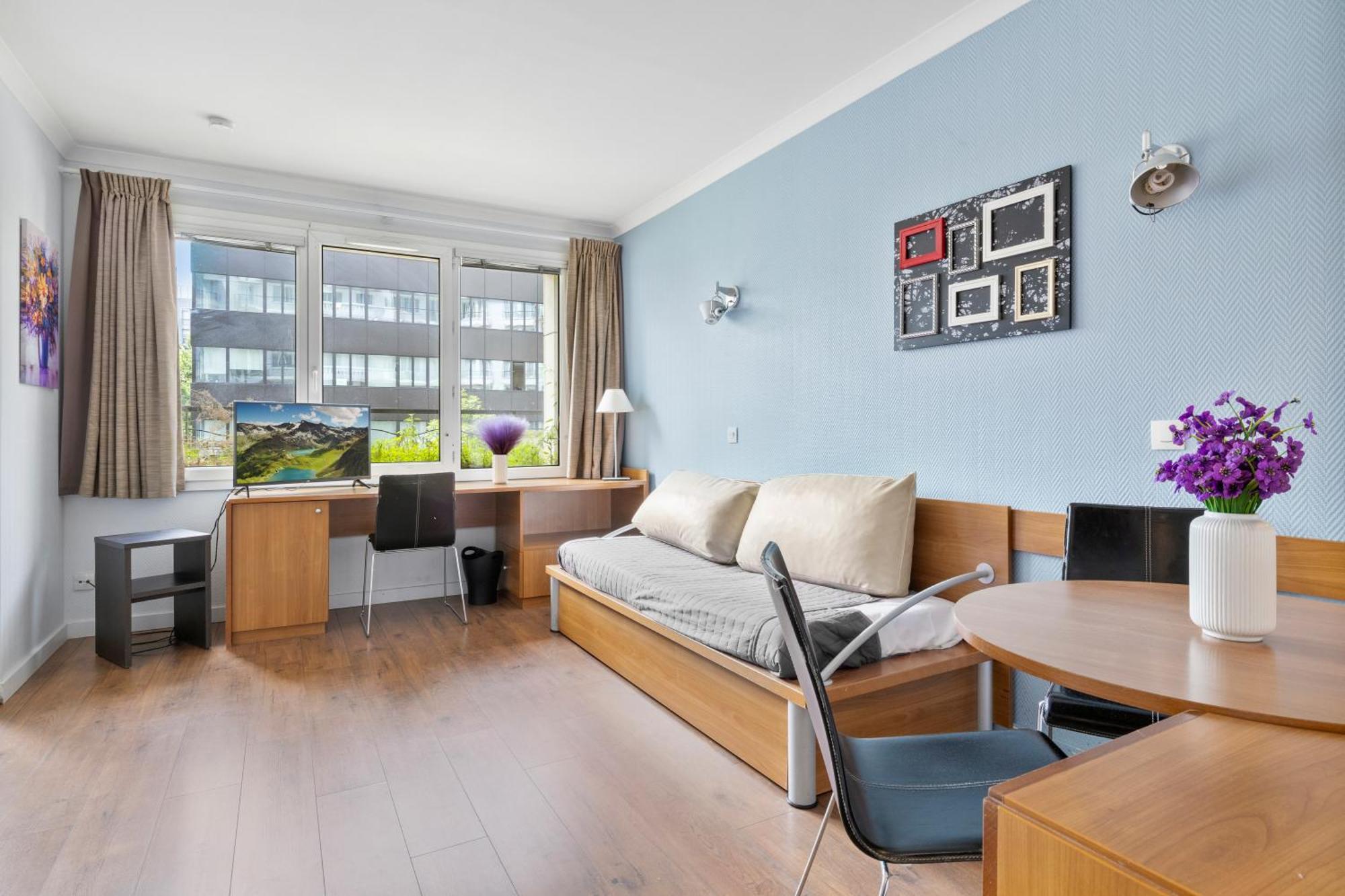 Grand Appartement Avec Balcon - Proche Parc Des Expo - Parking Privee Issy-les-Moulineaux Buitenkant foto